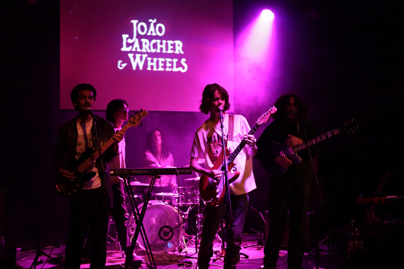 Performance ao vivo com Wheels