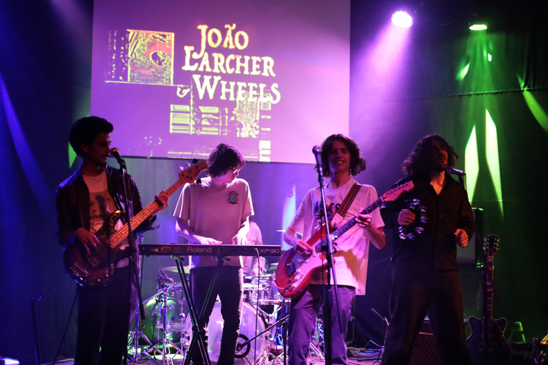 Performance ao vivo com Wheels